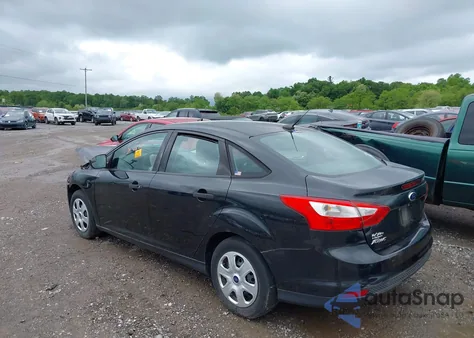 2014 Ford Focus S из США, поврежденный, VIN 1FADP3E20EL319869